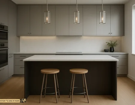 מטבח אפור מודרני בקווים מינימליסטיים