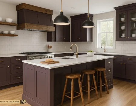 מטבח כפרי בגוון חום-סגול