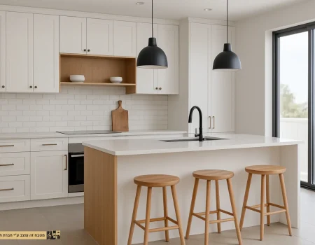 מטבח לבן מודרני בשילוב עץ טבעי