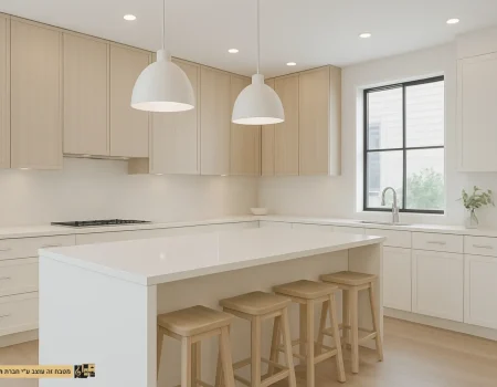 מטבח מודרני לבן בשילוב ארונות עץ טבעי